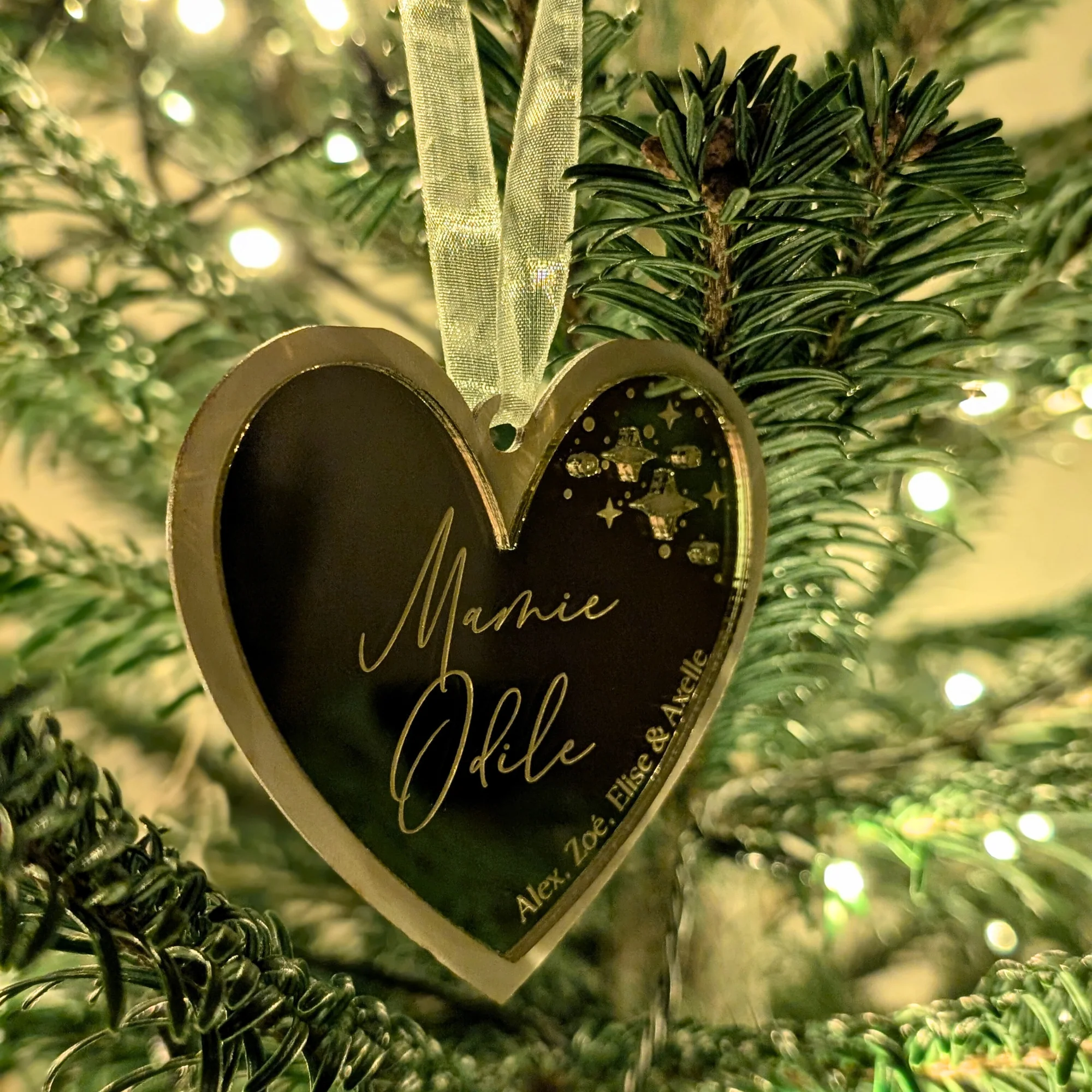 Mamie Odile | Boule de Noël personnalisée avec les prénoms des petits-enfants – Image 2